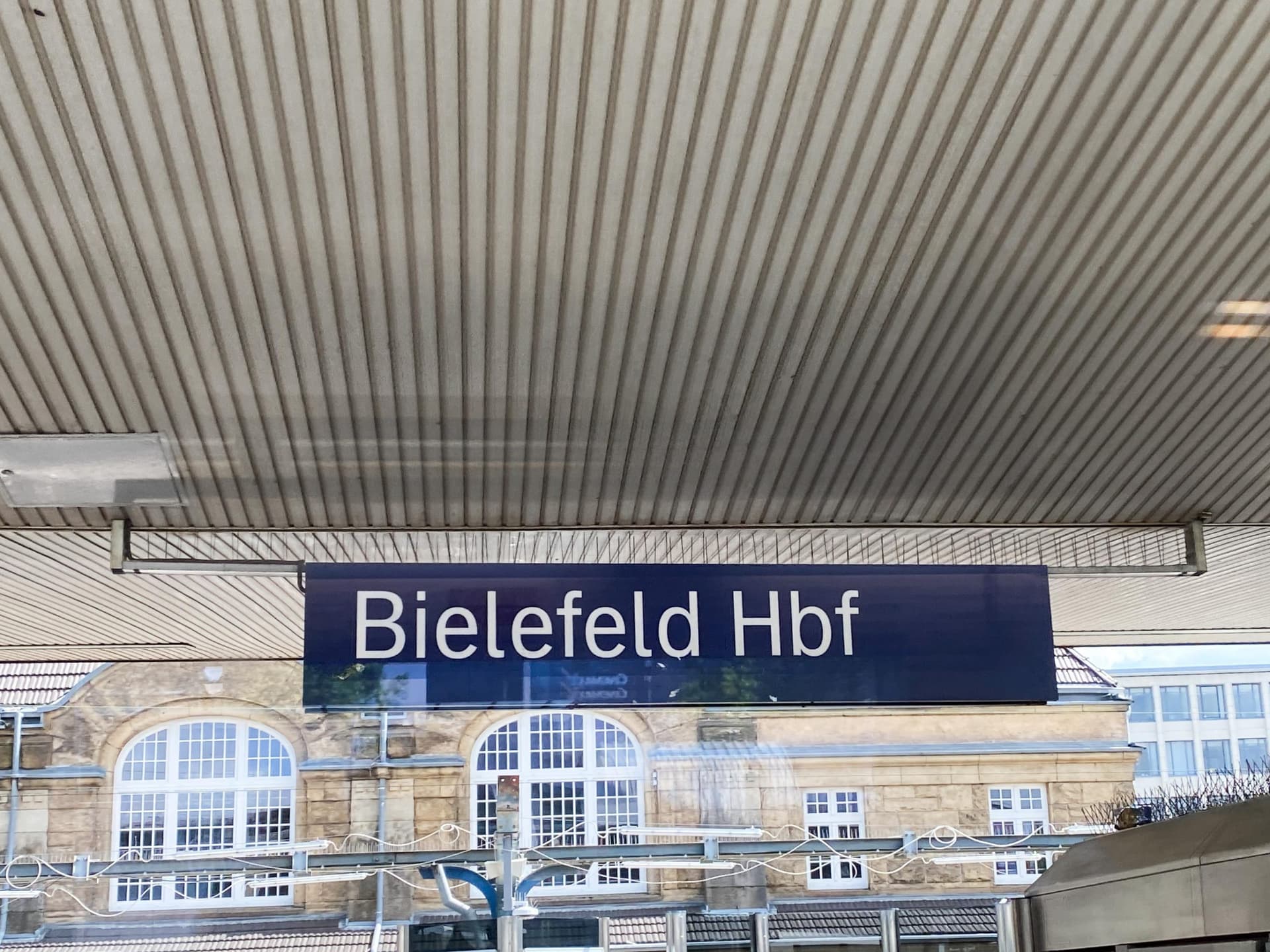 ACHTUNG, ACHTUNG!
