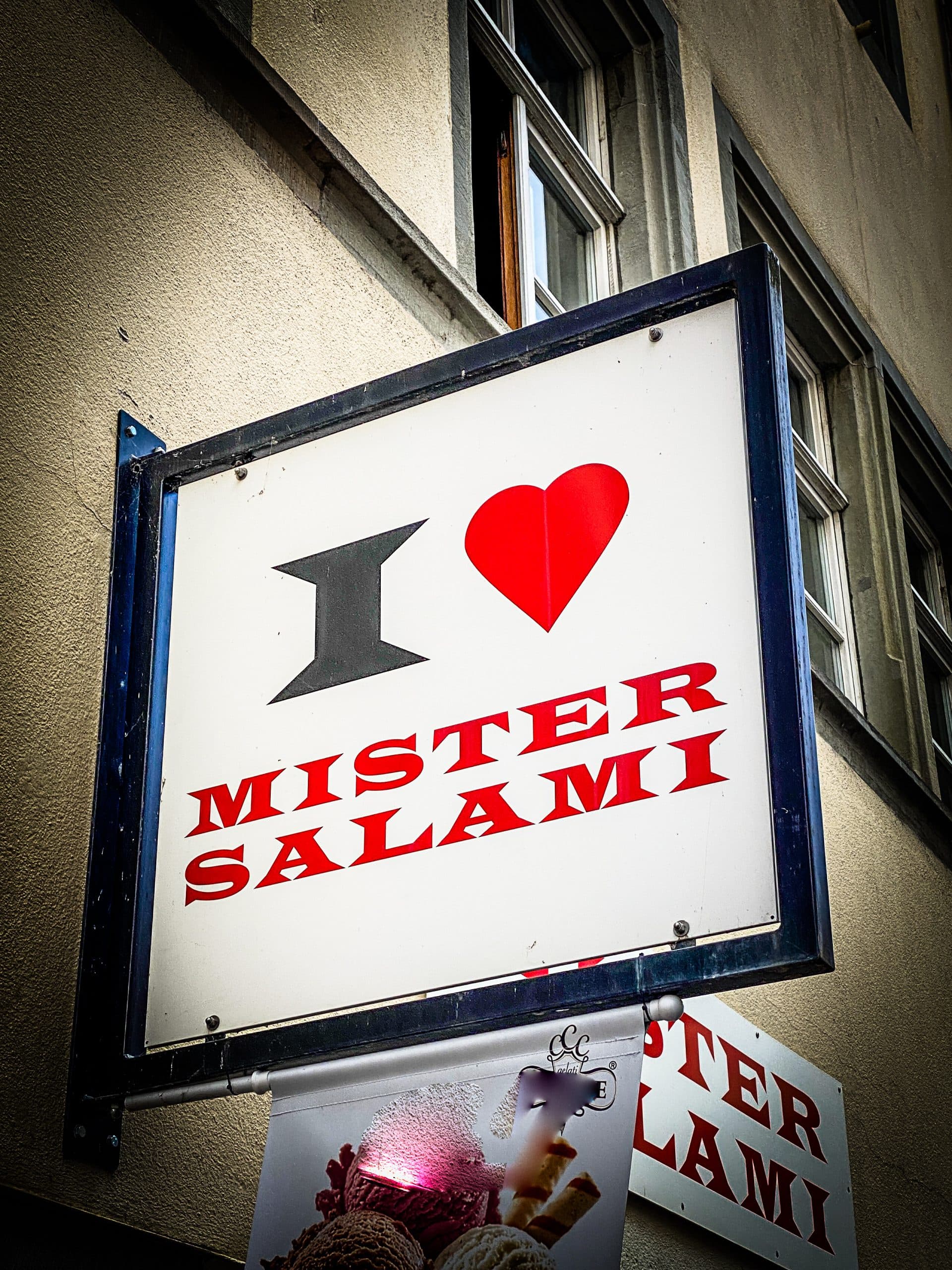 ICH WEISS NICHT, OB ES LIEBE IST…